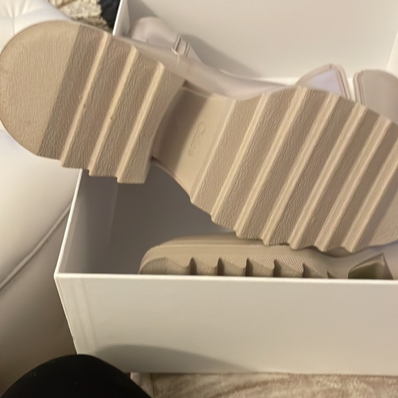 Chloe Betty Rainboots, ONLY WORN TWICE in the house Size 40, still in box ✨ - Picture 6 of 6